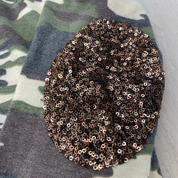 Such a cute lightweight camo pullover with hood & sequins on elbows! - Picture 4 of 4